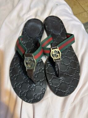 Gucci Black Embossed GG Leather Flip-Flops with Green and Red Web Straps